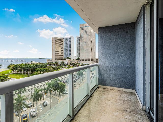 condo for rent in Miami - 50 Biscayne Blvd 907 - MondialRealty
