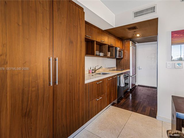condo for rent in Miami - 50 Biscayne Blvd 907 - MondialRealty