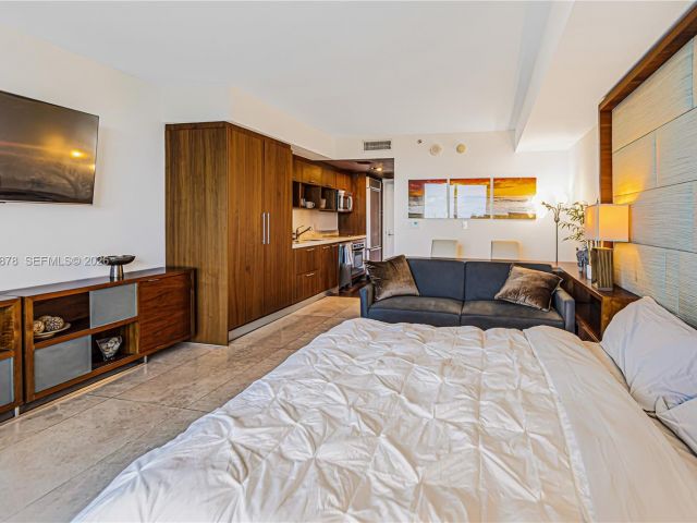 condo for rent in Miami - 50 Biscayne Blvd 907 - MondialRealty