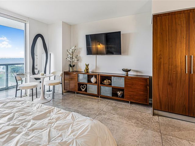condo for rent in Miami - 50 Biscayne Blvd 907 - MondialRealty