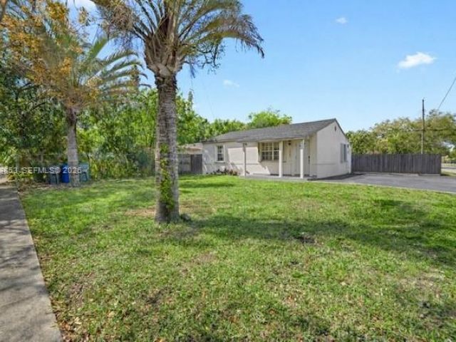 2-bedroom home for rent in Fort Lauderdale - 1445 NW 6th Ave 1445 - MondialRealty