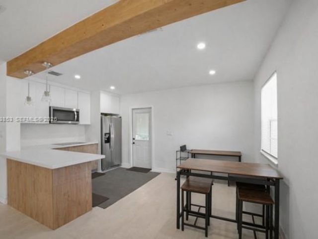 2-bedroom home for rent in Fort Lauderdale - 1445 NW 6th Ave 1445 - MondialRealty