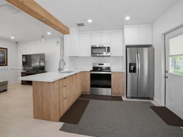 2-bedroom home for rent in Fort Lauderdale - 1445 NW 6th Ave 1445 - MondialRealty