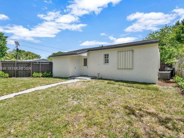2-bedroom home for rent in Fort Lauderdale - 1445 NW 6th Ave 1445 - MondialRealty