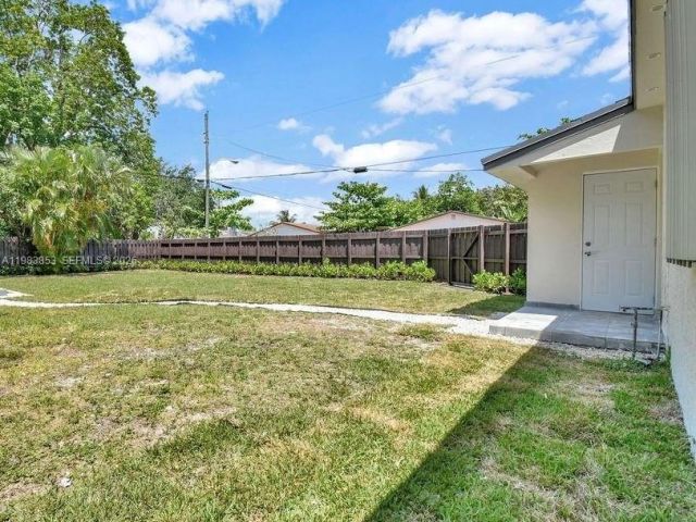 2-bedroom home for rent in Fort Lauderdale - 1445 NW 6th Ave 1445 - MondialRealty