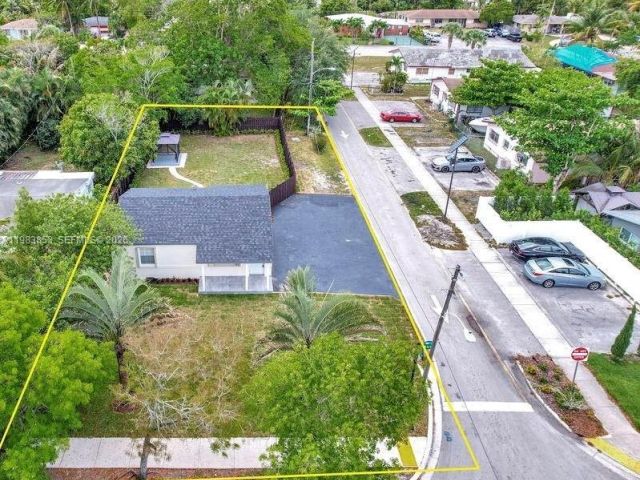 2-bedroom home for rent in Fort Lauderdale - 1445 NW 6th Ave 1445 - MondialRealty