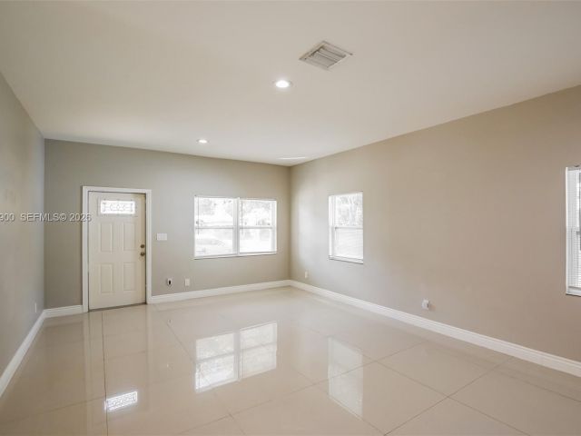 3-bedroom home for rent in Fort Lauderdale - 2835 NW 14th St - MondialRealty