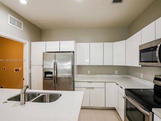 3-bedroom home for rent in Fort Lauderdale - 2835 NW 14th St - MondialRealty