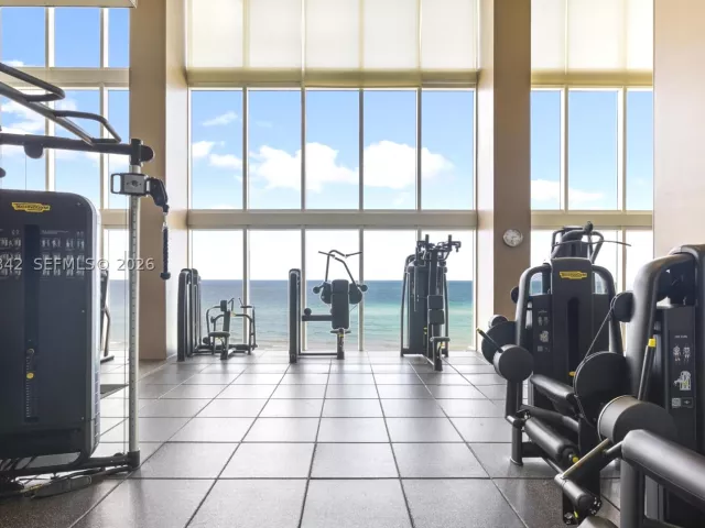 2-bedroom condo for rent in Hallandale Beach - 1800 S Ocean Dr 909 - MondialRealty