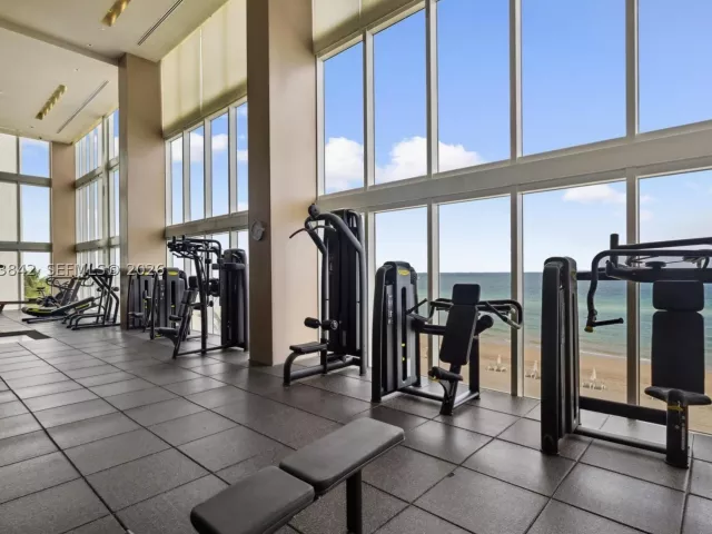 2-bedroom condo for rent in Hallandale Beach - 1800 S Ocean Dr 909 - MondialRealty