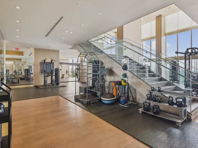 2-bedroom condo for rent in Hallandale Beach - 1800 S Ocean Dr 909 - MondialRealty