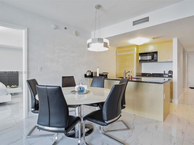 Apartment for rent  Unit #909 - photo 7500379