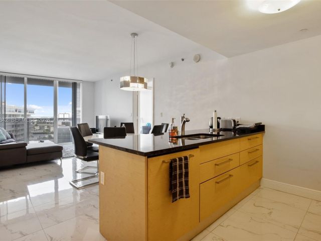 Apartment for rent  Unit #909 - photo 7500381