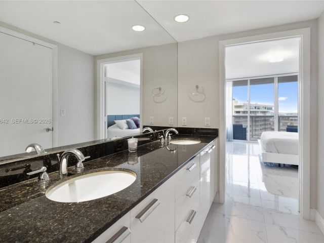 Apartment for rent  Unit #909 - photo 7500386