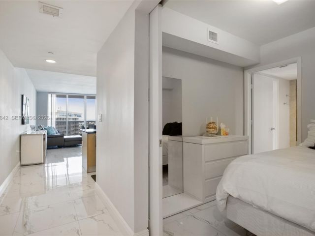 Apartment for rent  Unit #909 - photo 7500388