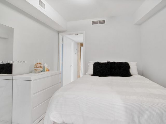 Apartment for rent  Unit #909 - photo 7500389