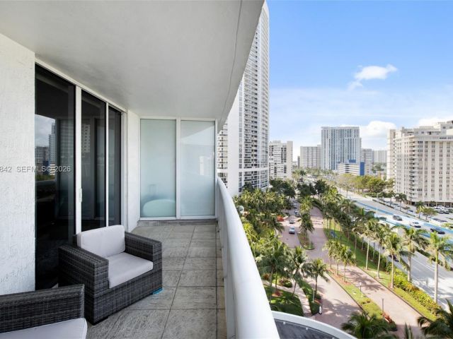 Apartment for rent  Unit #909 - photo 7500391