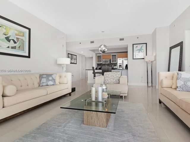 Apartment for rent  Unit #3710 - photo 7461468