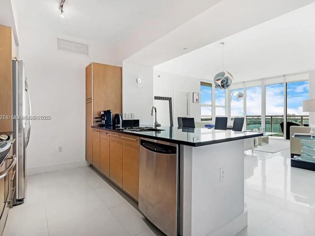 Apartment for rent  Unit #3710 - photo 7461470