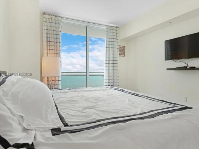 Apartment for rent  Unit #3710 - photo 7461476