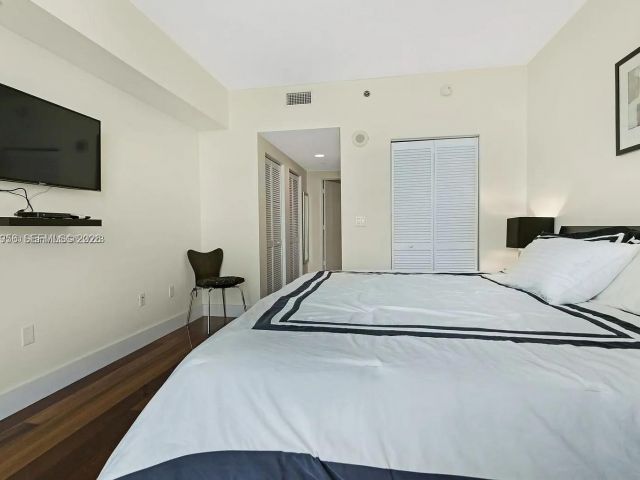 Apartment for rent  Unit #3710 - photo 7461477