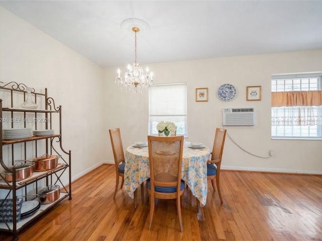 Home for sale at 512 Mendoza Ave - photo 7470673