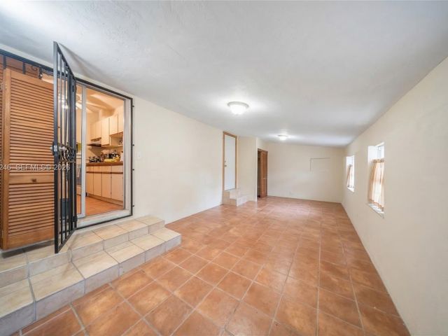 Home for sale at 512 Mendoza Ave - photo 7470676