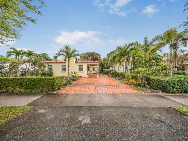 Home for sale at 512 Mendoza Ave - photo 7470678