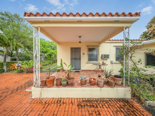 Home for sale at 512 Mendoza Ave - photo 7470682