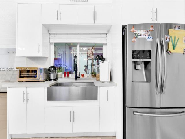 4-bedroom home for sale in Miami - 14716 SW 111th Ter - MondialRealty