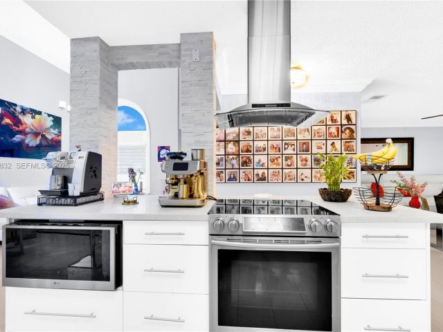 4-bedroom home for sale in Miami - 14716 SW 111th Ter - MondialRealty