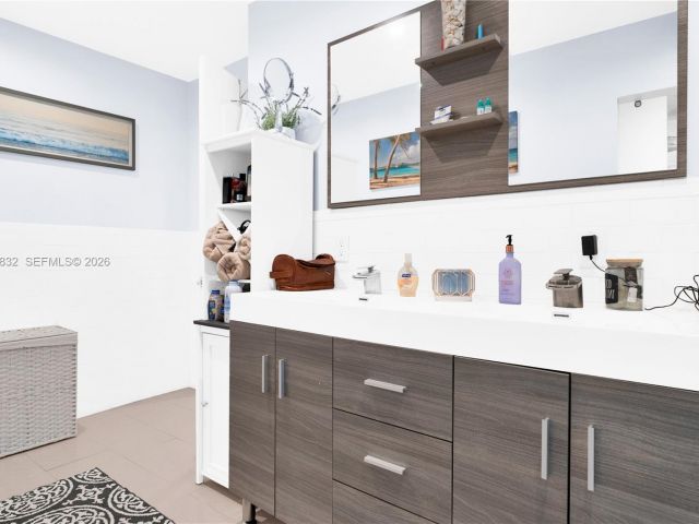 4-bedroom home for sale in Miami - 14716 SW 111th Ter - MondialRealty