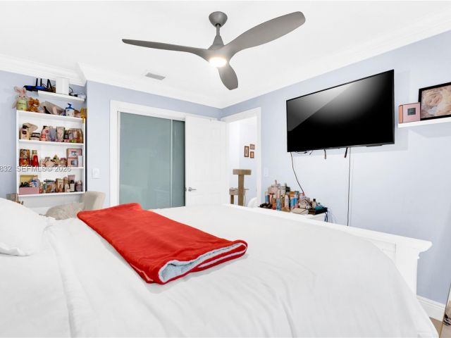 4-bedroom home for sale in Miami - 14716 SW 111th Ter - MondialRealty