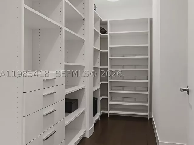 6-bedroom home for sale in Coral Gables - 9000 Arvida Dr - MondialRealty