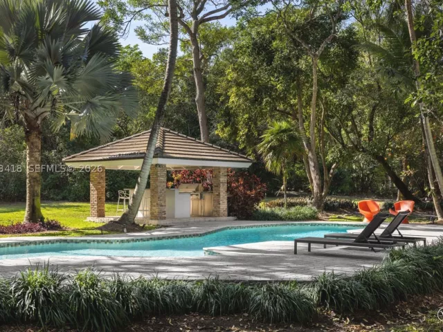 6-bedroom home for sale in Coral Gables - 9000 Arvida Dr - MondialRealty