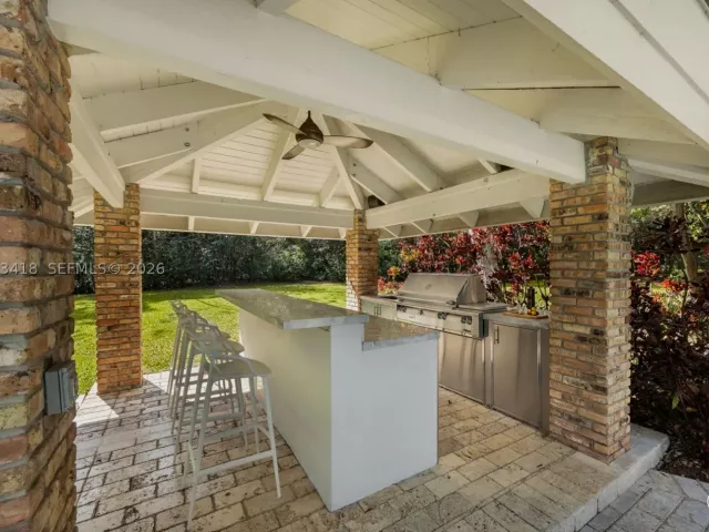 6-bedroom home for sale in Coral Gables - 9000 Arvida Dr - MondialRealty