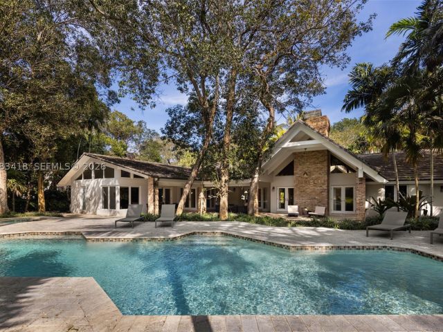 6-bedroom home for sale in Coral Gables - 9000 Arvida Dr - MondialRealty