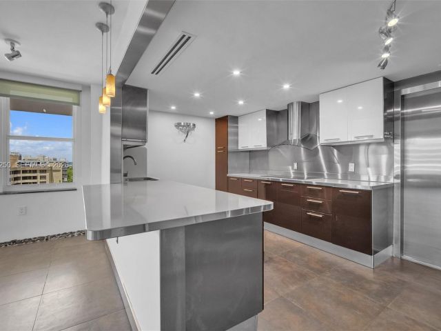 Apartment for sale  Unit #1009 - photo 7491033