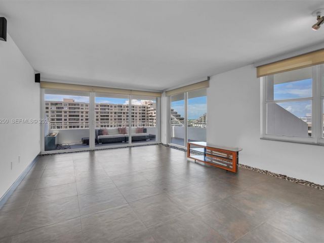 Apartment for sale  Unit #1009 - photo 7491039