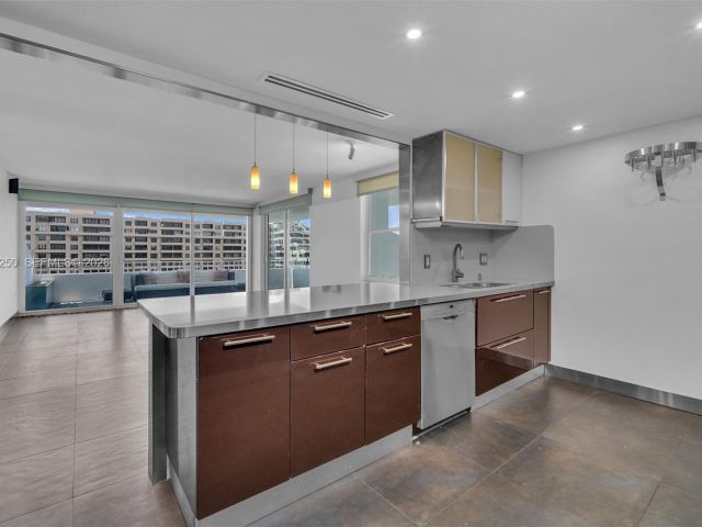 Apartment for sale  Unit #1009 - photo 7491043