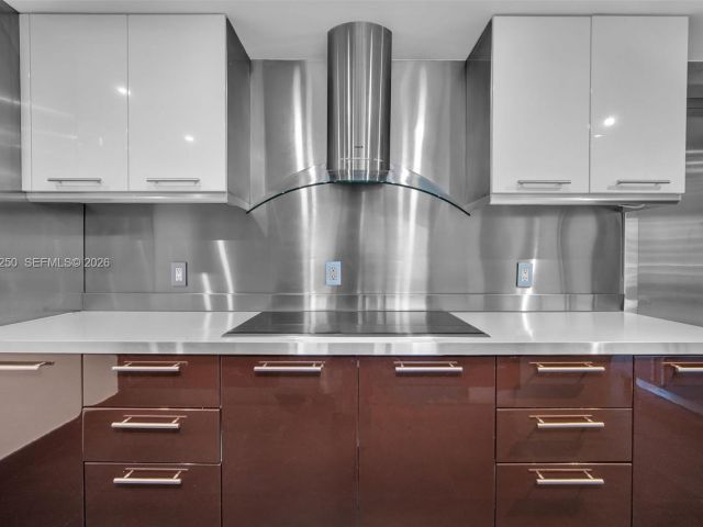 Apartment for sale  Unit #1009 - photo 7491044