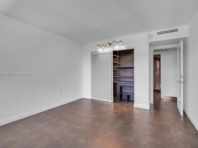 Apartment for sale  Unit #1009 - photo 7491046