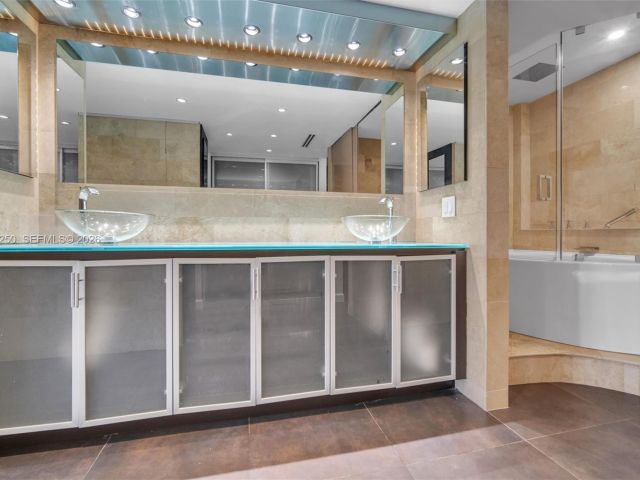 Apartment for sale  Unit #1009 - photo 7491050