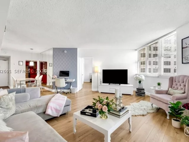 2-bedroom condo for rent in Miami - 801 Brickell Bay Dr 1262 - MondialRealty
