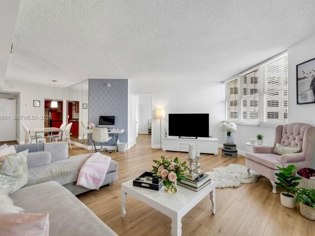 2-bedroom condo for rent in Miami - 801 Brickell Bay Dr 1262 - MondialRealty