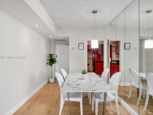 2-bedroom condo for rent in Miami - 801 Brickell Bay Dr 1262 - MondialRealty