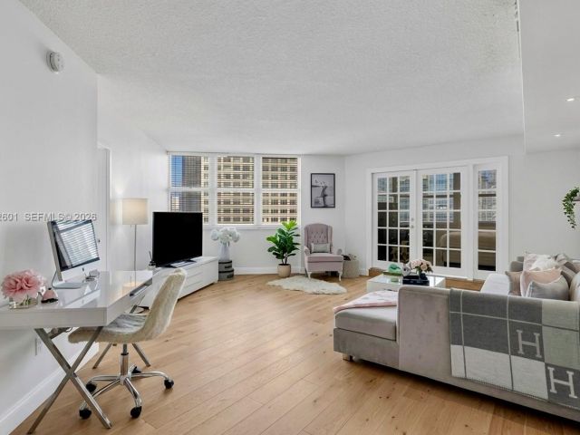 2-bedroom condo for rent in Miami - 801 Brickell Bay Dr 1262 - MondialRealty