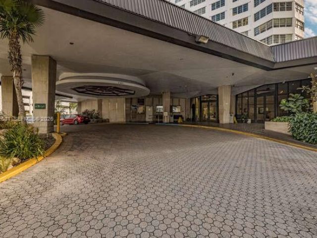 2-bedroom condo for rent in Miami - 801 Brickell Bay Dr 1262 - MondialRealty