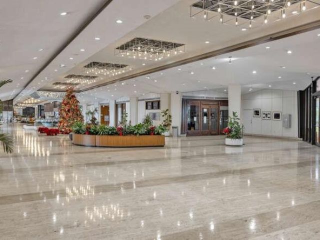 2-bedroom condo for rent in Miami - 801 Brickell Bay Dr 1262 - MondialRealty