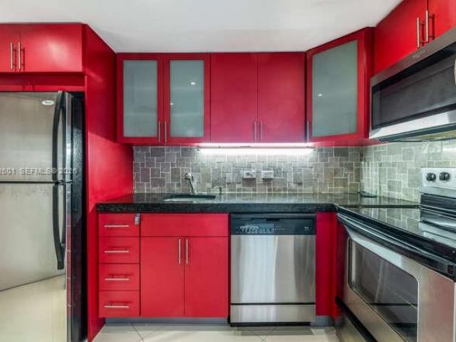 2-bedroom condo for rent in Miami - 801 Brickell Bay Dr 1262 - MondialRealty